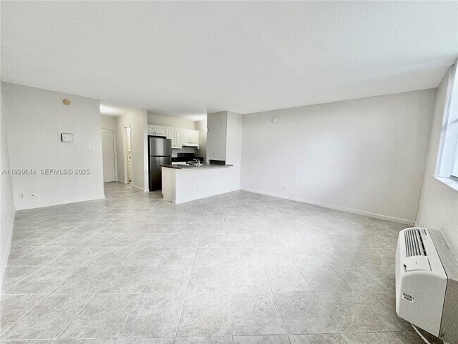 Building Photo - 2401 Riverside Dr