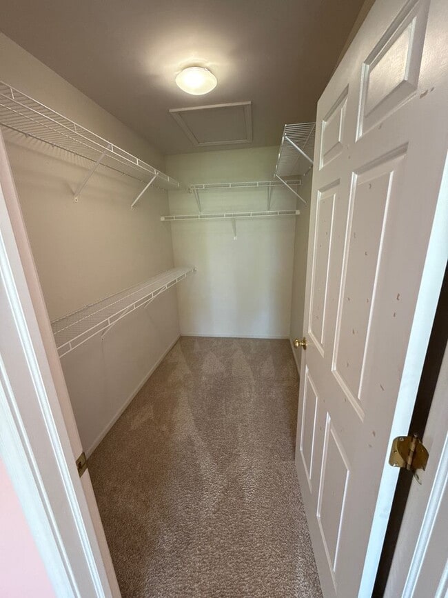 Building Photo - 3 Bed 2 Bath