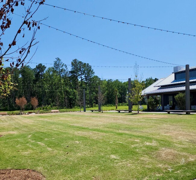 Building Photo - Like new in Midtown - 3 bedrooms plus additional flex spaces - Nexton