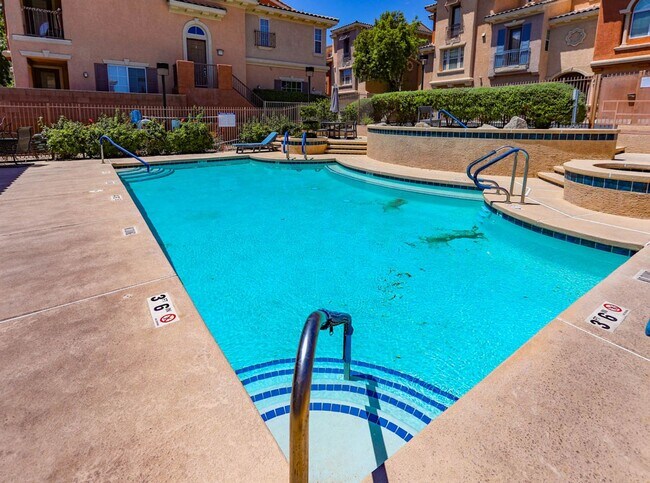 Building Photo - Beautiful 3 Bedroom Townhome With Stunning Mountain Views