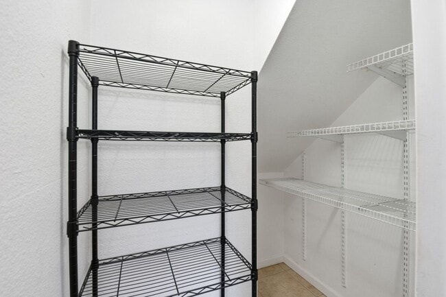 Building Photo - 2Bd/1.5Ba Bellevue Townhouse