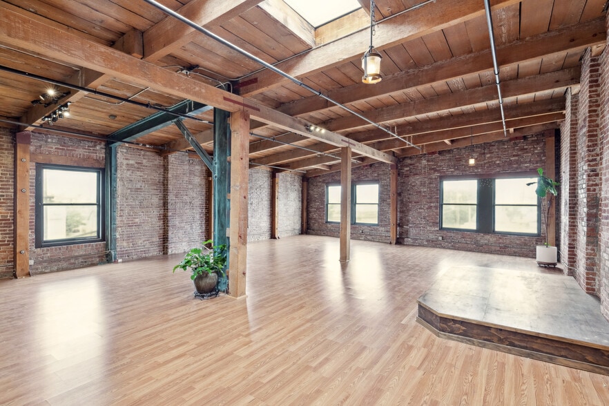 Primary Photo - The Newberry Lofts / Artist Loft Apartments