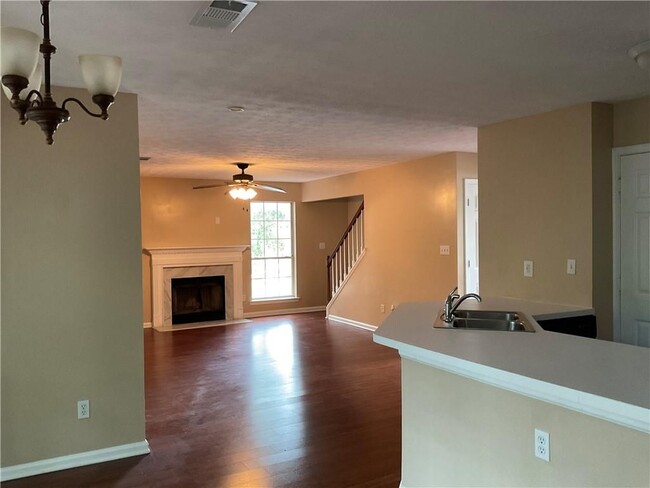 Building Photo - 2570 Treasure Ct