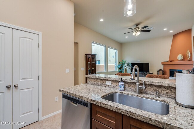 Building Photo - 1105 Lombard Way