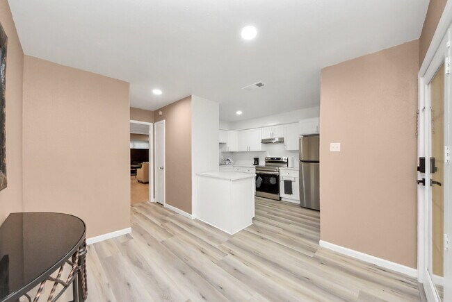 Building Photo - 6710 Biggs Ct