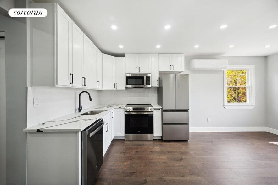 Building Photo - 224 W 252nd St