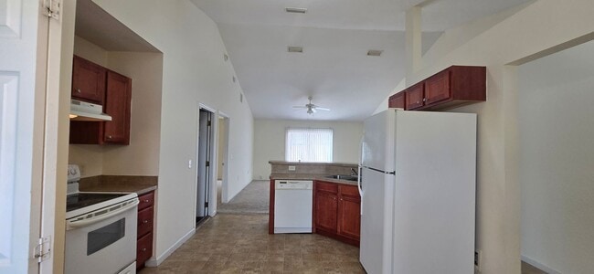 Building Photo - Single Family Home in Grandview