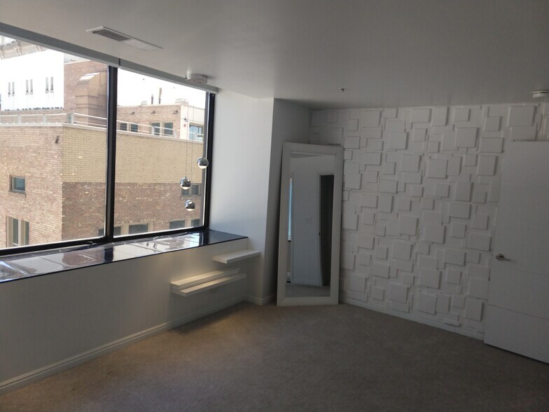 Building Photo - 48 W 300 S