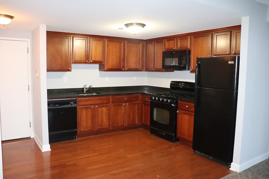 Building Photo - 250 E Harbortown Dr