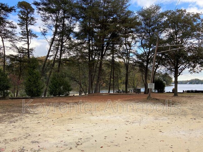 Building Photo - 840 Valentine View