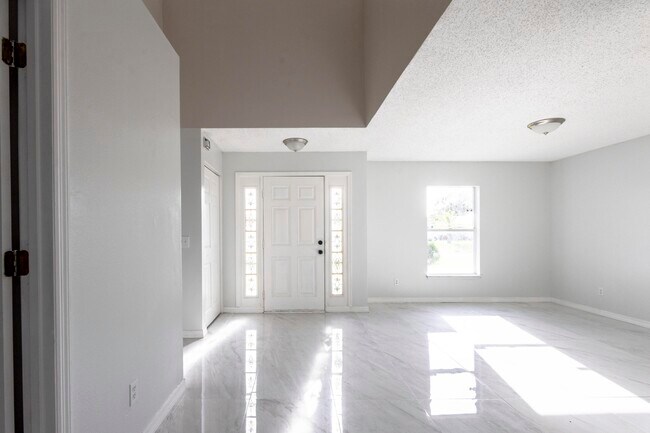 Building Photo - 1401 SW Heather St