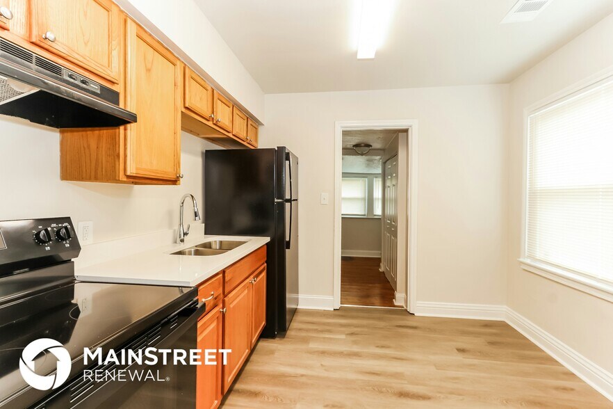 Building Photo - 3818 Bank St