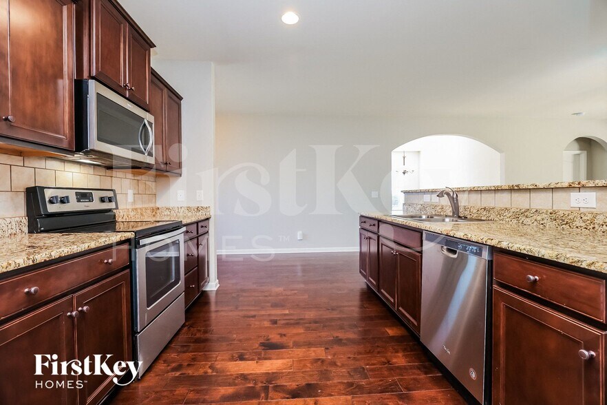 Building Photo - 831 Mesa Verde Pl