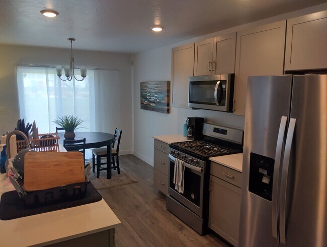 Building Photo - Room for Rent in Lehi!