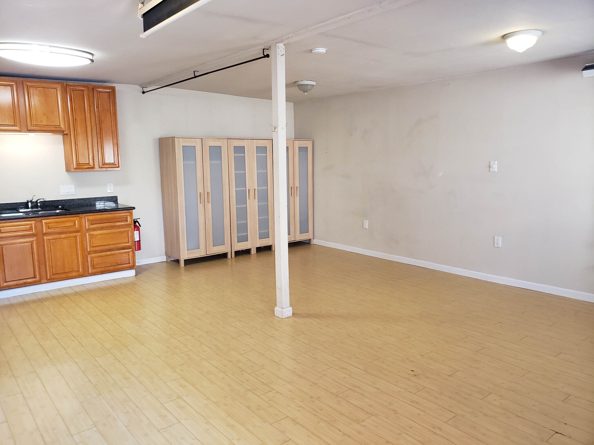 vacant unit - 1077 12th Street