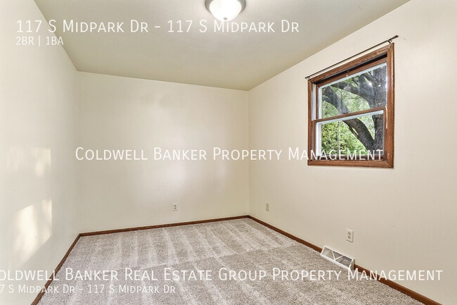 Building Photo - 117 S Midpark Dr