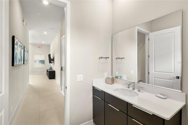 Building Photo - 7770 Sandy Ridge Dr