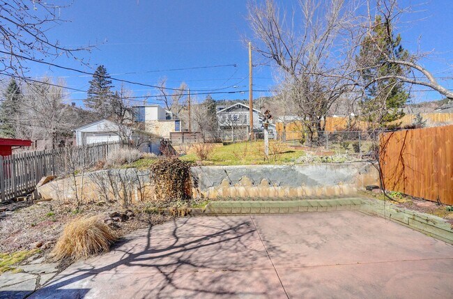 Building Photo - Available August 1, 2026 | PRE-LEASE 2 BED 1 BATH – Updated North Boulder Home Near Trails & Down...
