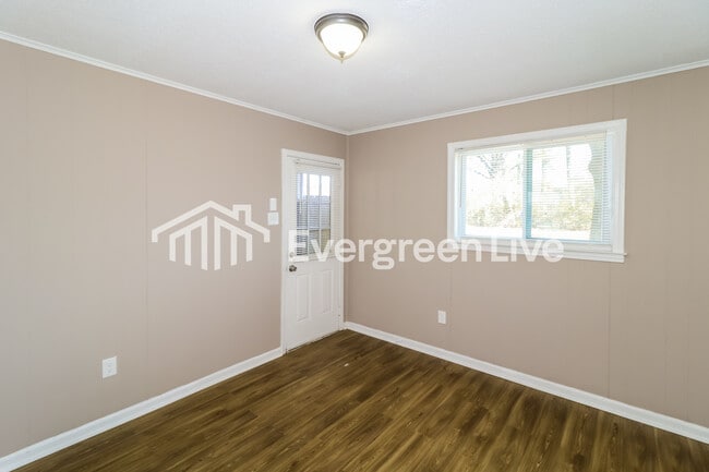 Building Photo - 3196 Southbridge St