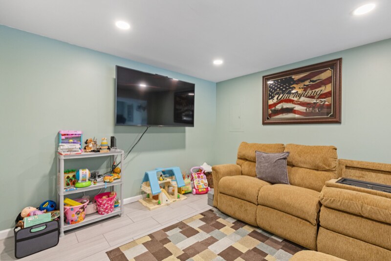 Building Photo - 2953 Medford Dr