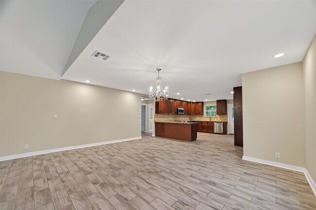 Building Photo - 15423 S Brentwood St