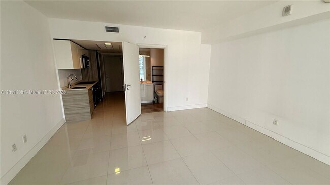 Building Photo - 1300 Brickell Ave