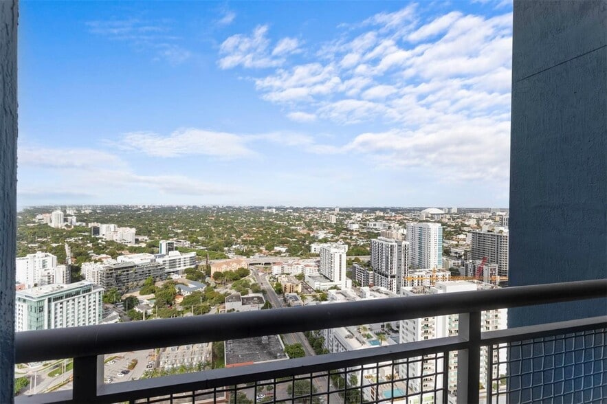 Building Photo - 60 SW 13th St