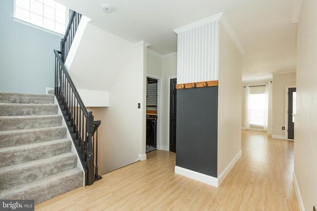 Building Photo - 249 Lord Fairfax St