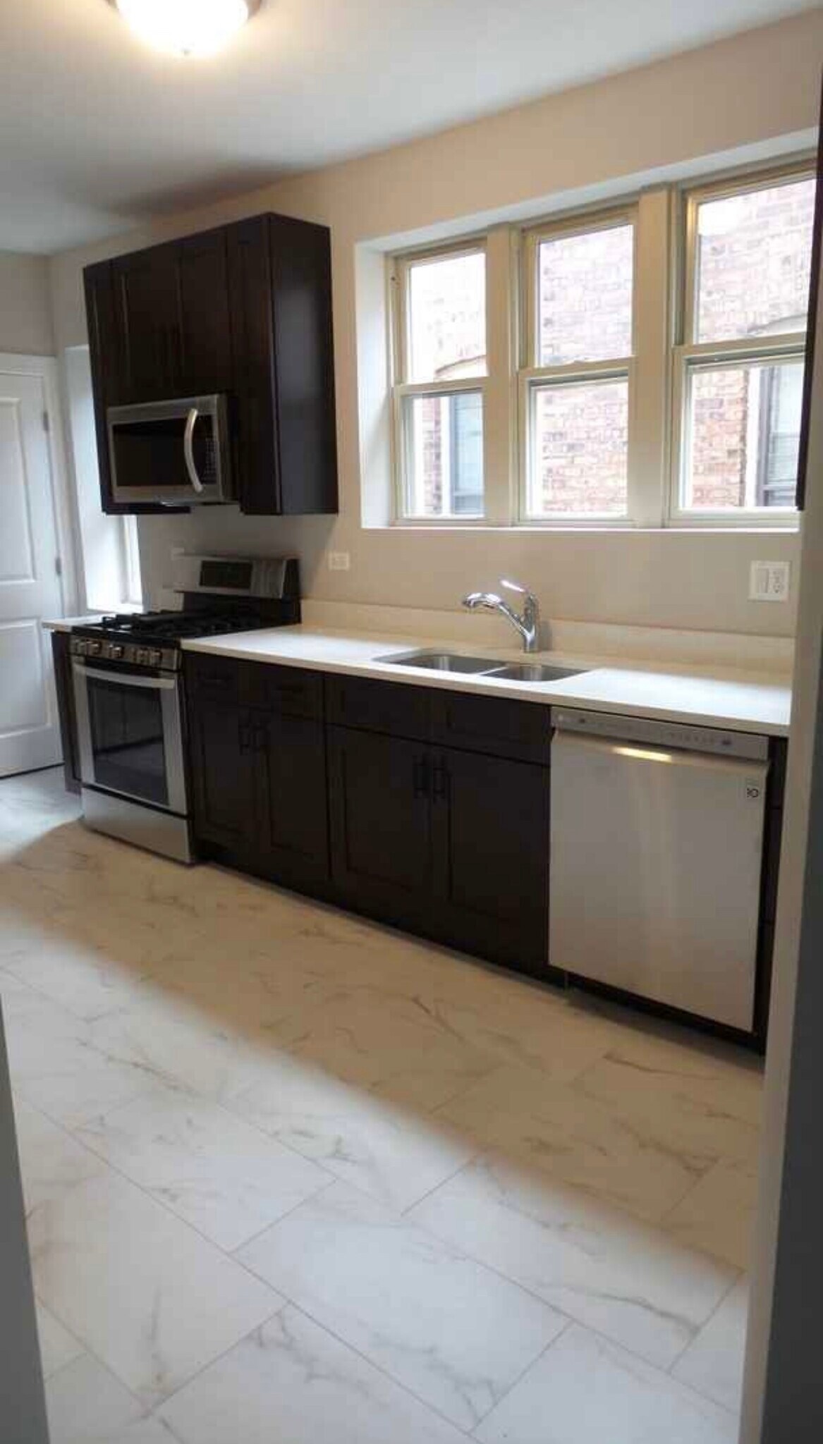 Building Photo - 8048 S Marshfield Ave