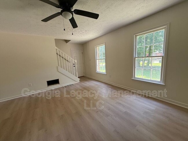 Building Photo - 208 Highland Park Dr