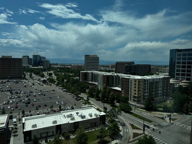 Building Photo - Penterra Plaza Condo with Amazing Panorami...