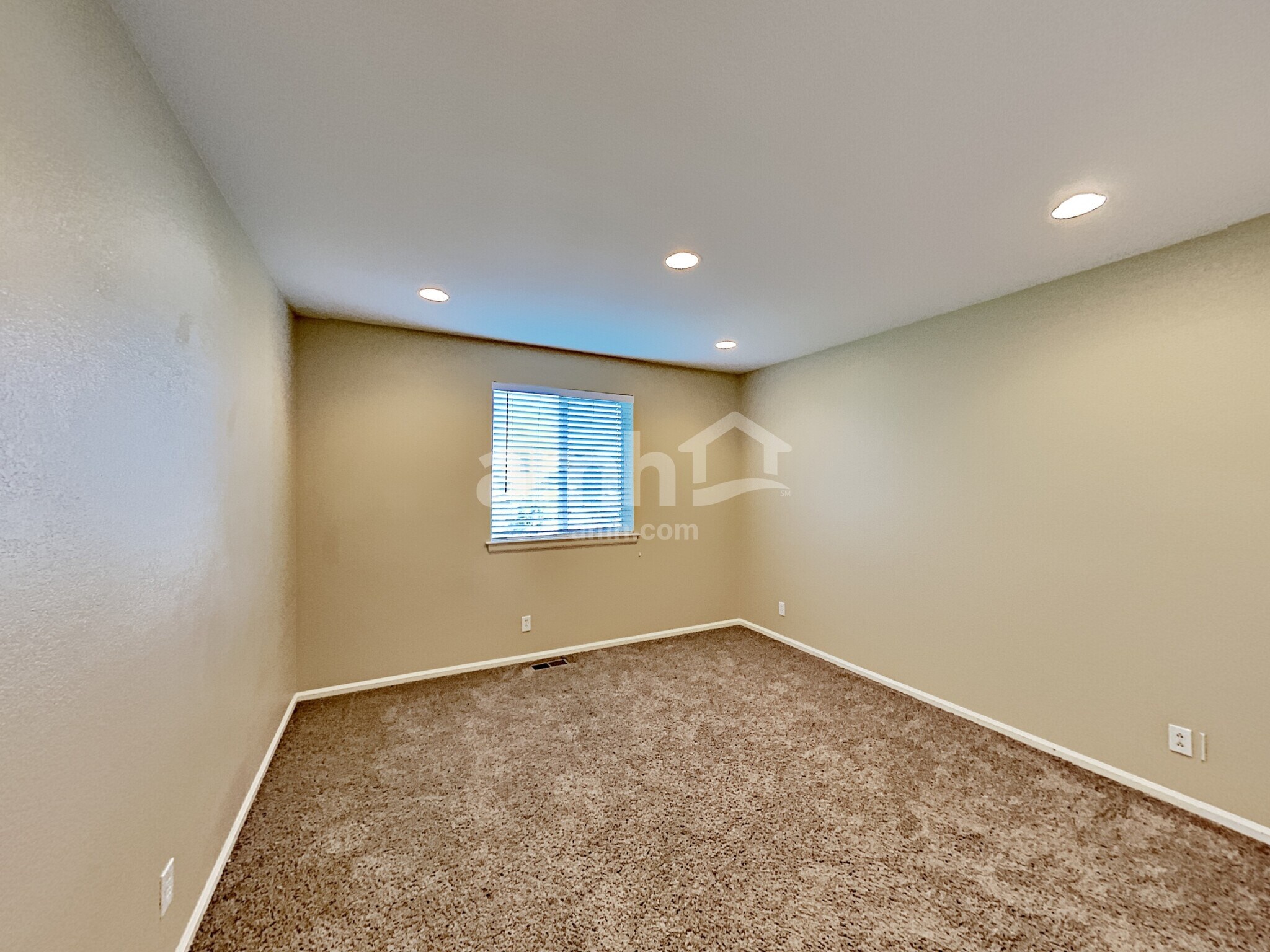 Building Photo - 13954 Ivy St