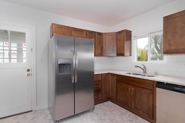 Building Photo - Fully updated 2 Bed 1 Bath Valley home.  H...