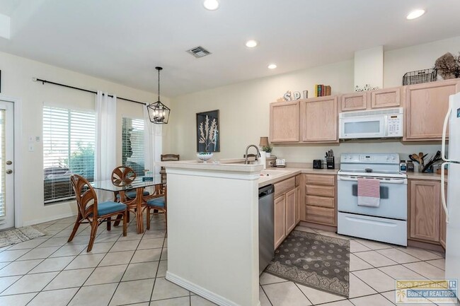 Building Photo - 29 Torrey Pines Dr