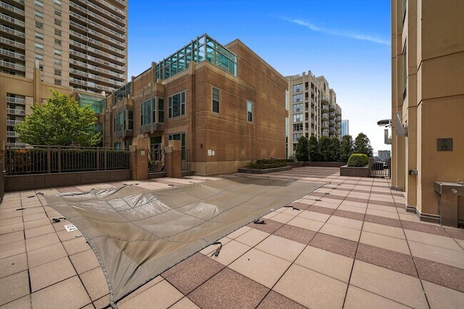 Building Photo - 33 W Ontario St