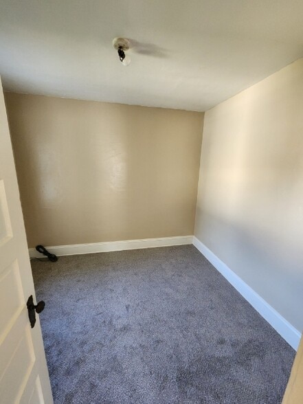 Building Photo - 309 Swan St