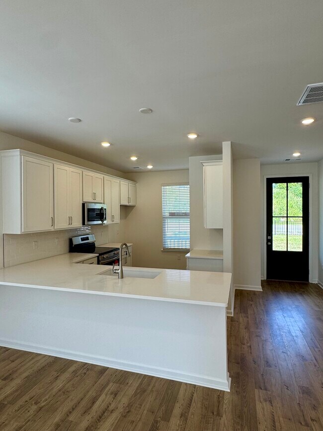 Building Photo - 410 Blair Rd