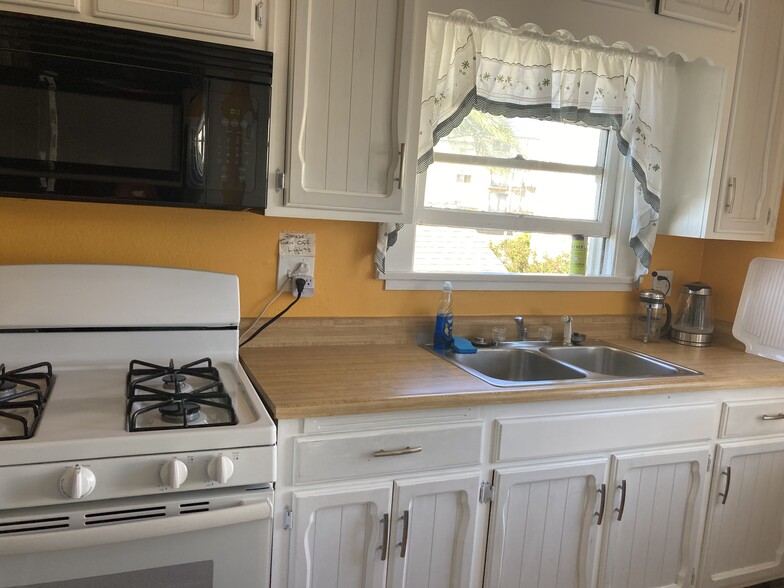 Building Photo - 1044 23rd St