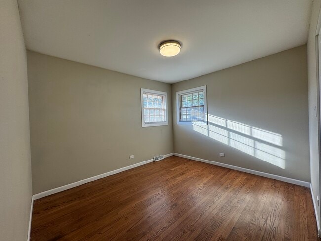 Building Photo - 7838 W 73rd Pl