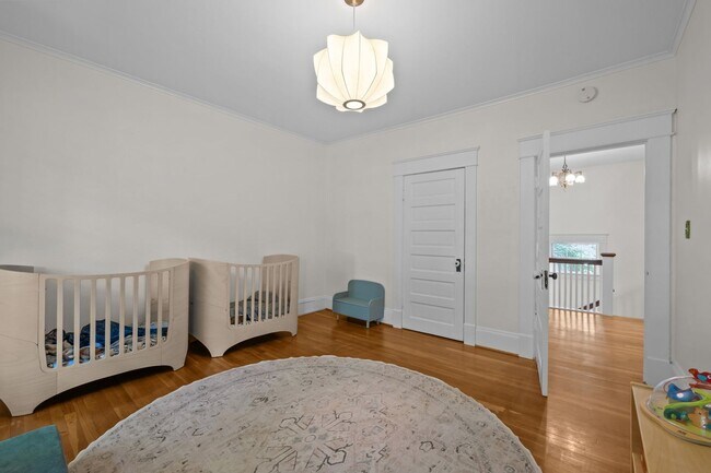 Building Photo - Stunning Historic 4-bedroom home in Trinit...