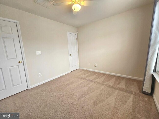 Building Photo - 1969 Peachtree Ct