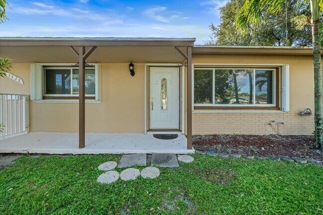 Building Photo - 3428 Capri Rd