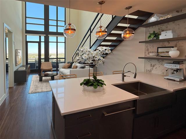 Primary Photo - 3611 Congress Ave