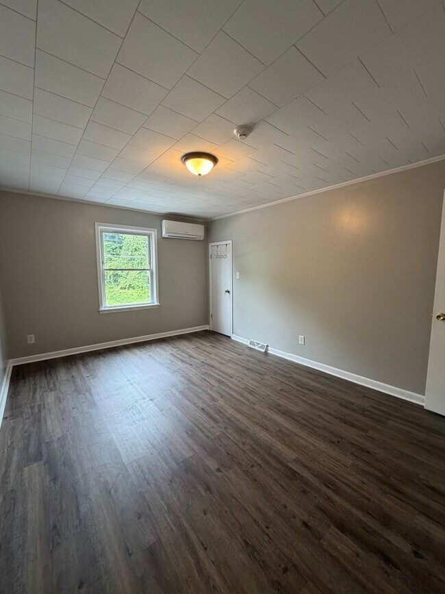 Building Photo - 196 Perkinsville Dr