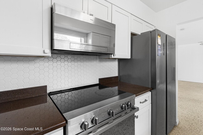 Building Photo - 407 Bunker St