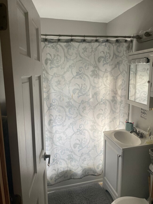 Building Photo - 935 S 109th St