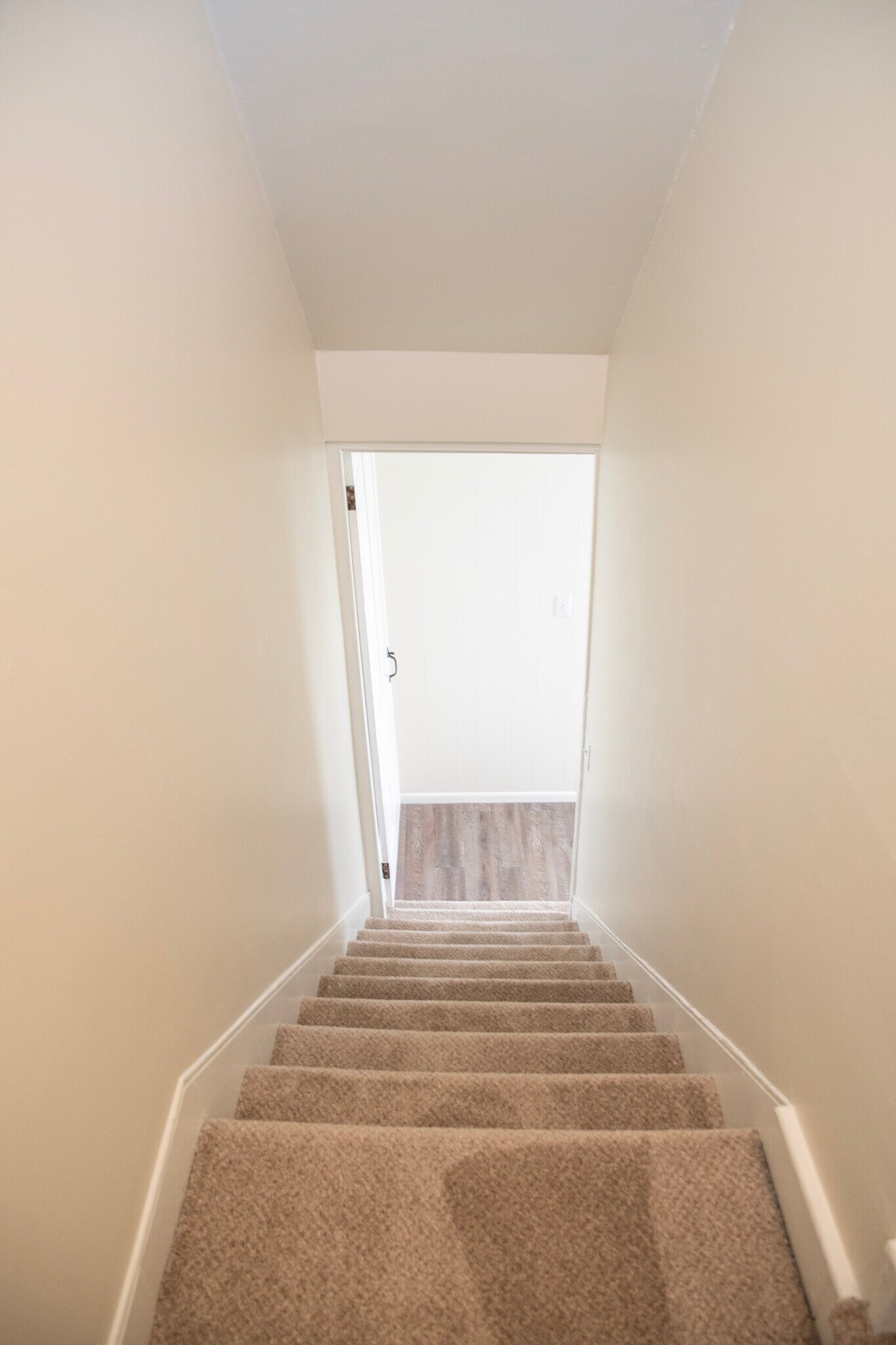 Building Photo - 488 S Colebrook Rd