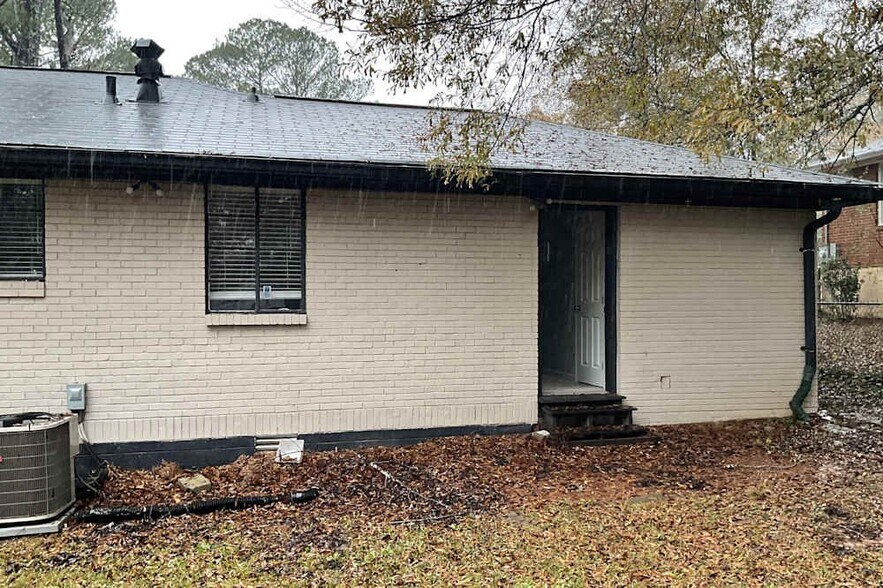 Building Photo - 1279 Richard Rd
