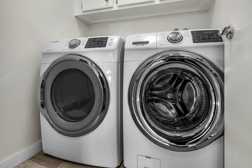 Building Photo - 200 N Swall Dr