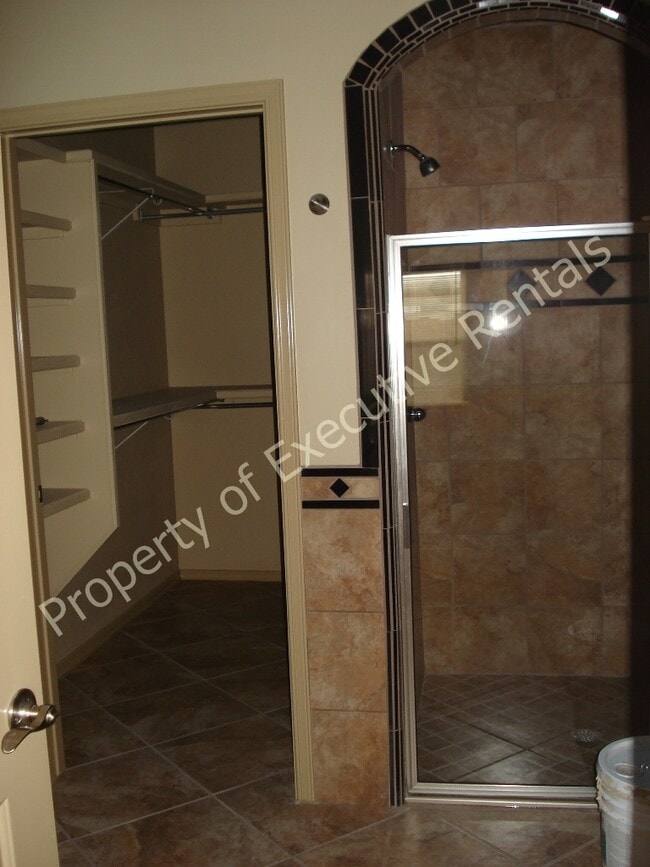 Building Photo - 4206 Tres Ninos Dr